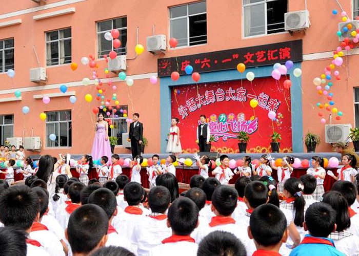 小學校區(qū)隆重舉行“六一”慶?；顒? text=