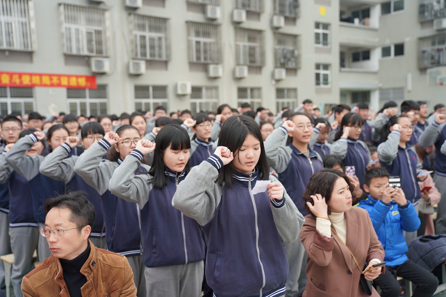 2018屆學(xué)生成人禮暨高考誓師大會風采