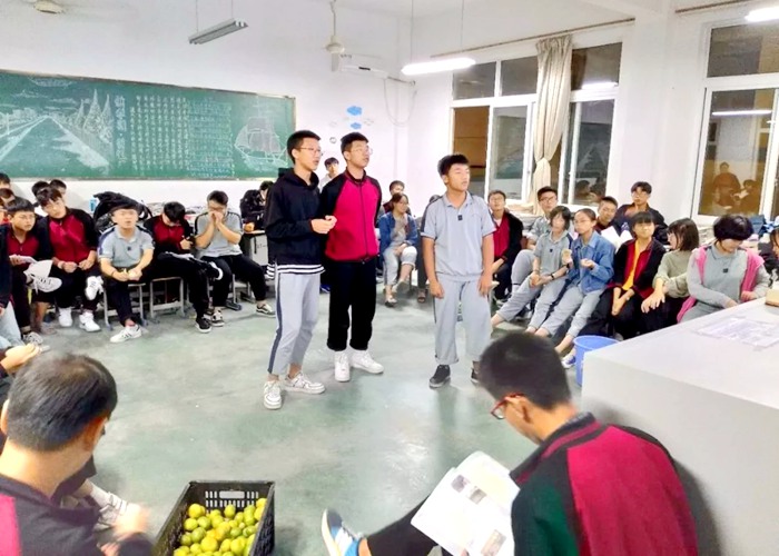 高中部開(kāi)展“中秋月、師生情、暢理想”主題慶?；顒?dòng)