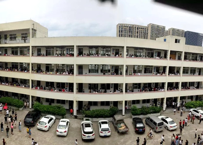 初一面試場景火爆，1500多人爭搶500個名額！
